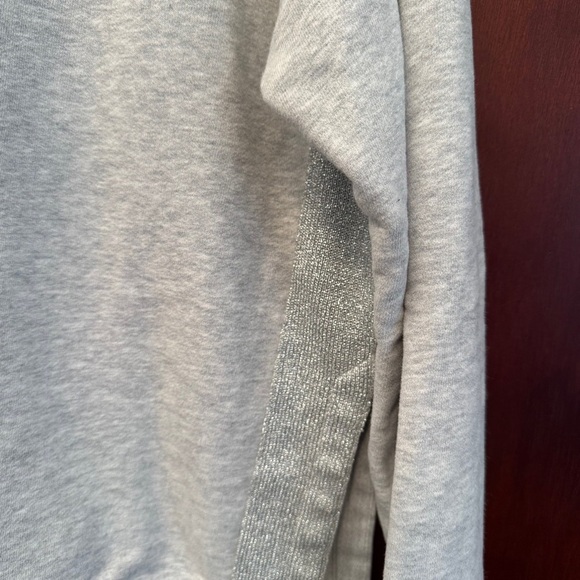 Lou & Grey Light Gray Silver Side Slit Crewneck Long Sleeve Sweatshirt size M - Picture 3 of 9